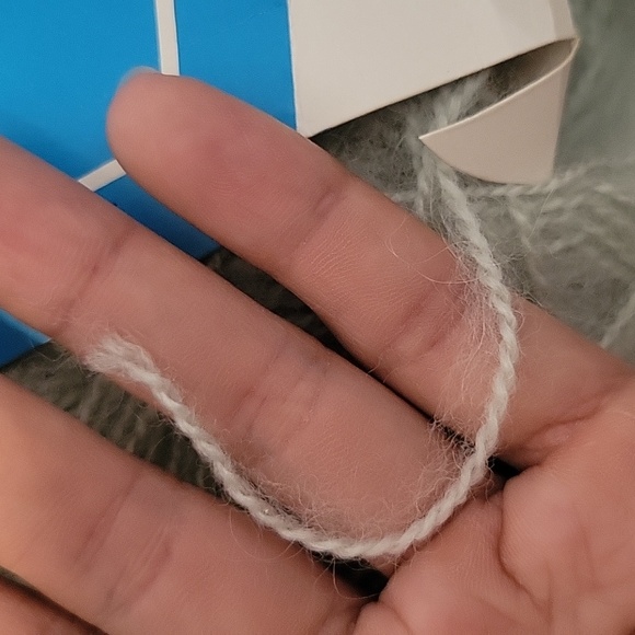 3 x HUGE YARN BALLS - Picture 3 of 4